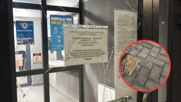 Grodków: 32-latek zniszczył drzwi komisariatu i znieważył policjantkę. Grozi mu do 5 lat więzienia