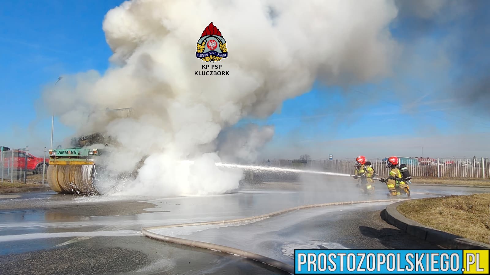 Pożar walca drogowego na DK42 pod Kluczborkiem. Maszyna spłonęła doszczętnie