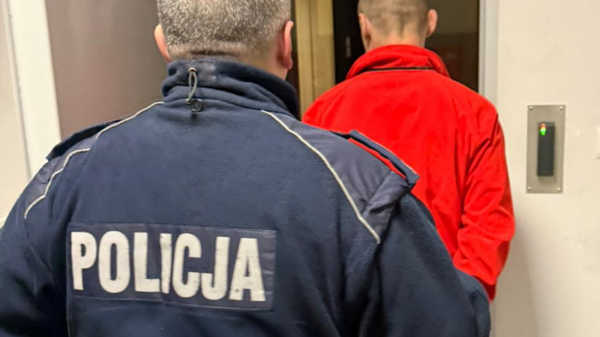 Kradzież w drogerii w Namysłowie. 35-latek zatrzymany, był poszukiwany do odbycia 3 lat więzienia