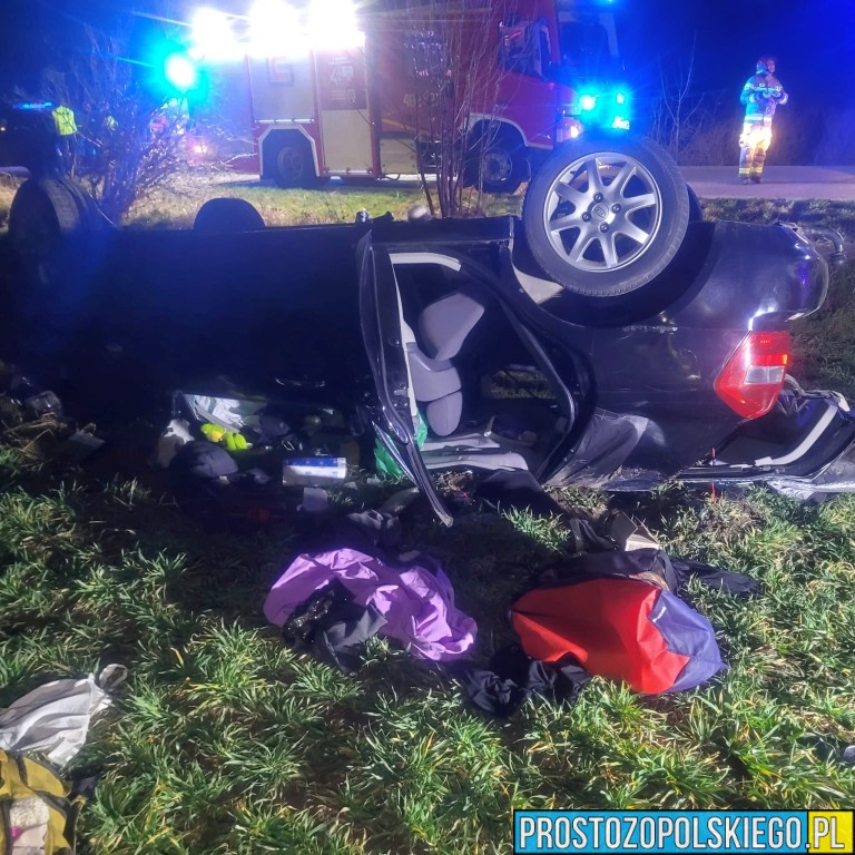 Kierowca Kii stracił panowanie nad pojazdem. Dachowanie pod Grodkowem