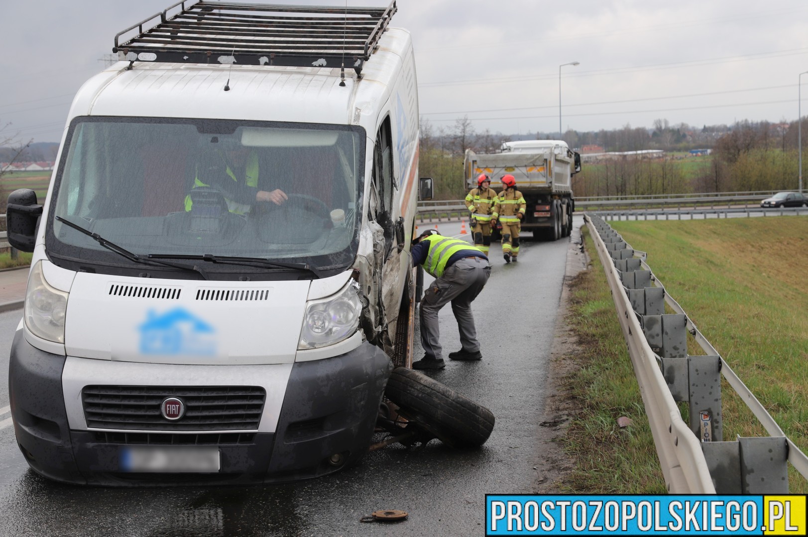 Kolizja na „Ślimaku” w Opolu. Zderzenie ciężarówki z autem dostawczym