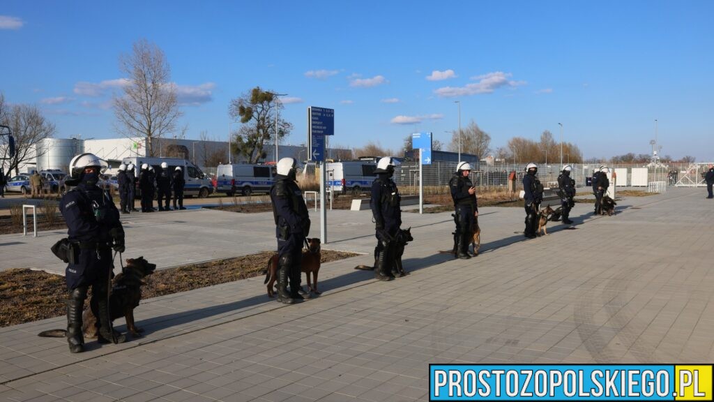 Mecz Odra Opole – Wisła Kraków pod nadzorem policji. Zatrzymano dwóch pseudokibiców