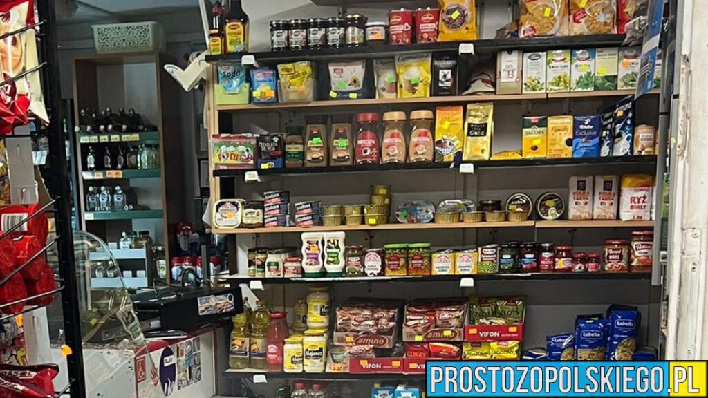 Napad na sklep w Kolnicy. Zamaskowany mężczyzna zaatakował sprzedawczynię młotkiem