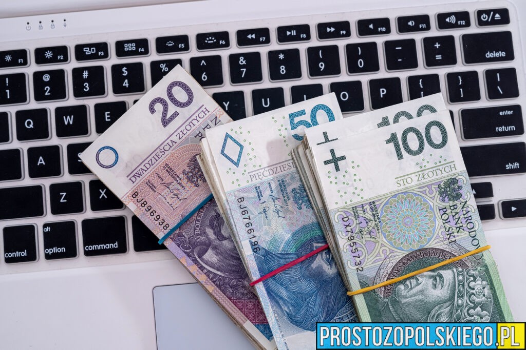 69-letnia mieszkanka Brzeg padła ofiarą oszustwa internetowego i&nbsp;straciła 10 000 złotych. Kobieta zaufała fałszywemu „konsultantowi inwestycyjnemu”