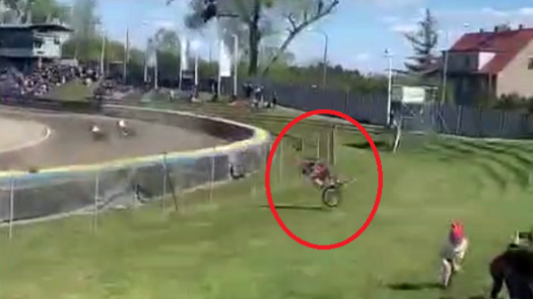 Sekundy od tragedii na stadionie Kolejarza Opole. Motocykl wypadł z toru w kierunku trybun(WIDEO)