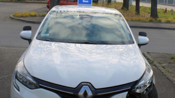 Pijana instruktorka nauki jazdy spowodowała kolizję. Miała ponad 1,5 promila alkoholu