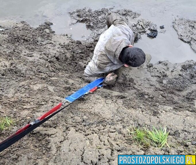 26-latek wpadł do rzeki w Kietrzu. Akcja ratunkowa policji i medyków