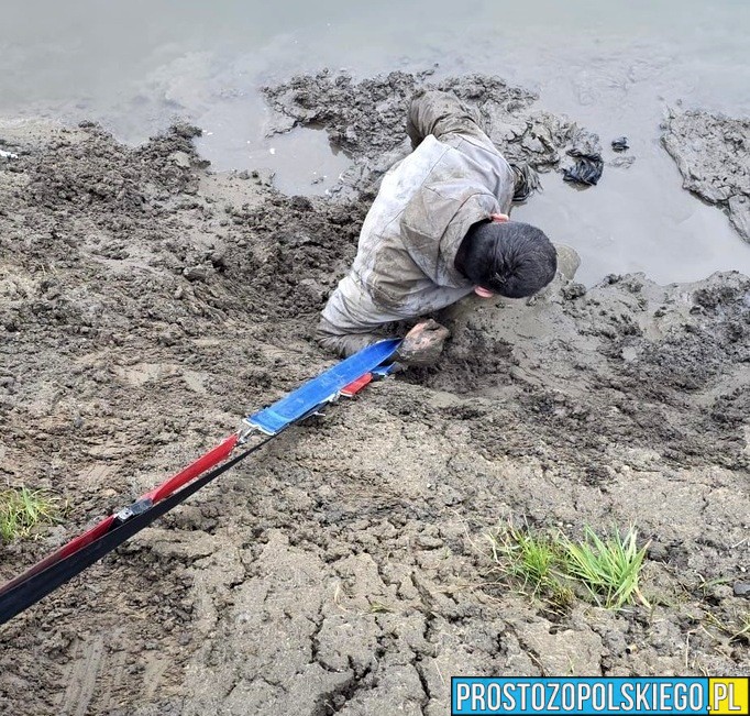 26-latek wpadł do rzeki w Kietrzu. Akcja ratunkowa policji i medyków