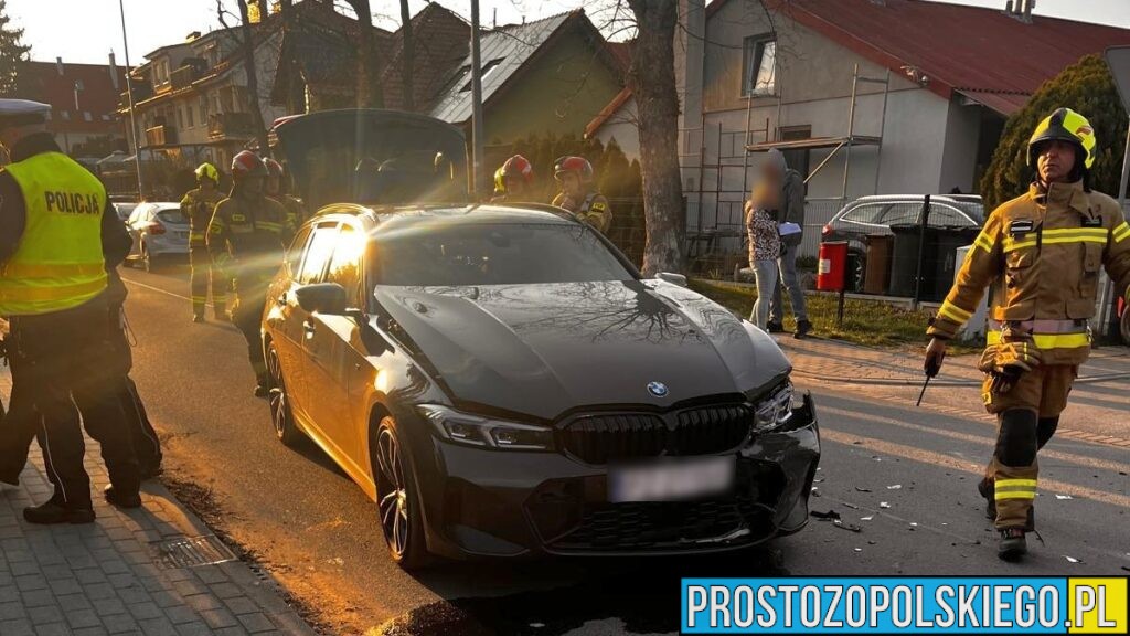 Wypadek w Skarbimierzu-Osiedlu. Zderzenie BMW i Renault – dwie osoby ranne