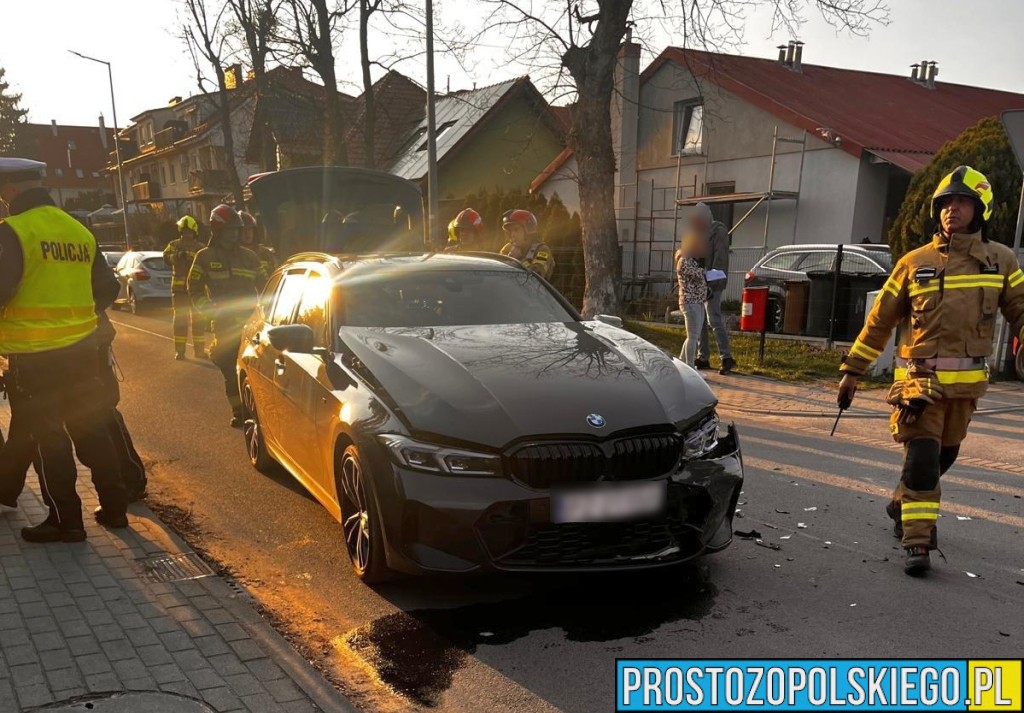 Wypadek w Skarbimierzu-Osiedlu. Zderzenie BMW i Renault – dwie osoby ranne