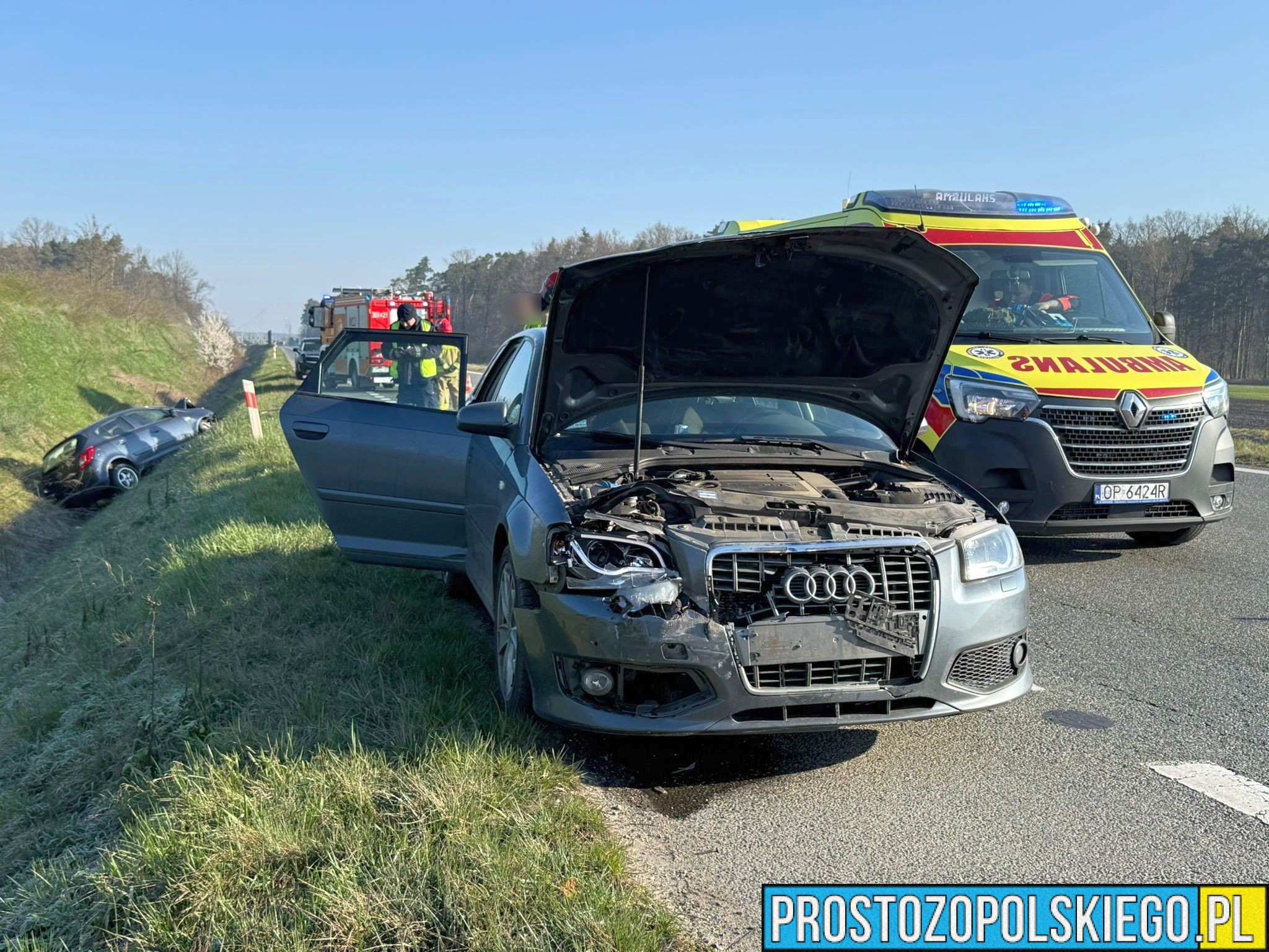 Wypadek na&nbsp;obwodnicy ronda Szczakiela w&nbsp;Opolu. Samochód wylądował w&nbsp;rowie, wśród poszkodowanych dziecko