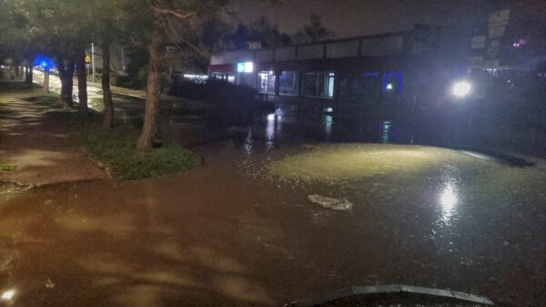 Awaria wodociągowa w Krapkowicach. Ulicami miasta płynęła rzeka wody(WIDEO)