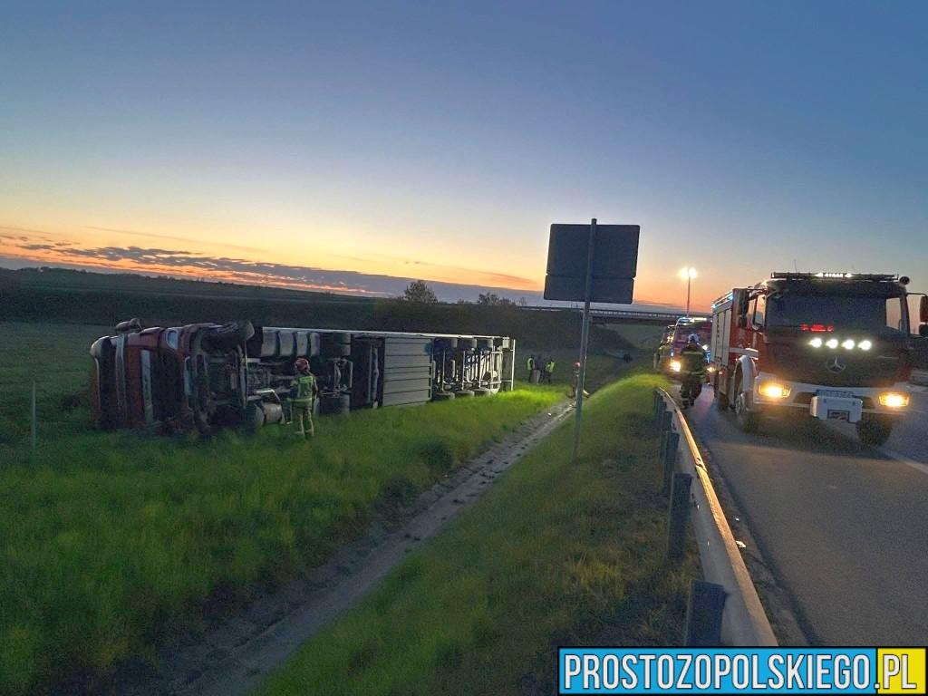 Wypadek na A4 w kierunku Wrocławia – ciężarówka w rowie. Kierowca bez obrażeń