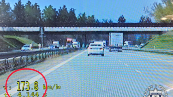 173 km/h na A4 i brak prawa jazdy. 21-latek zatrzymany z BMW przez grupę „Speed”