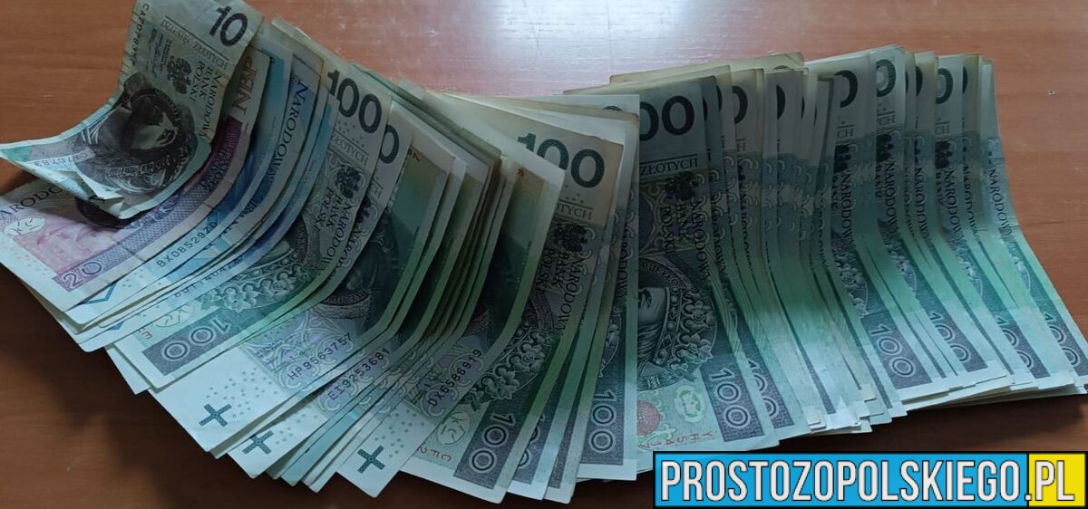 Uczciwość godna pochwały. Mieszkaniec powiatu prudnickiego oddał portfel z ponad 10 tys. zł