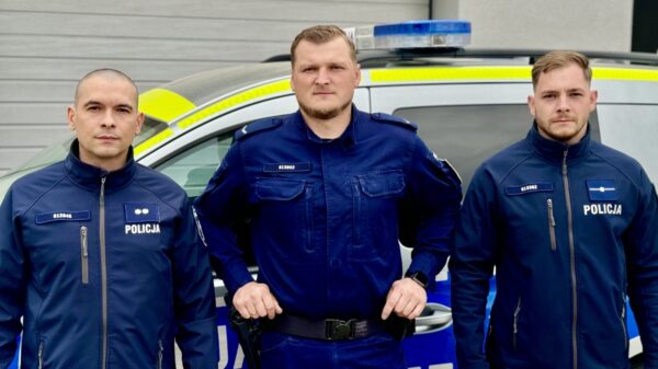 Atak epilepsji na ulicy w Krapkowicach. Policjanci natychmiast ruszyli z pomocą