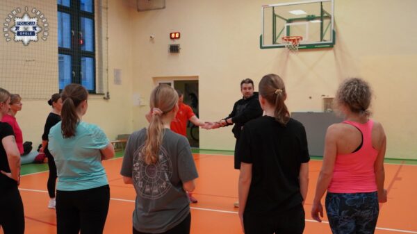 Kurs samoobrony dla kobiet w Opolu. Ruszyła XXI edycja zajęć organizowanych przez policję