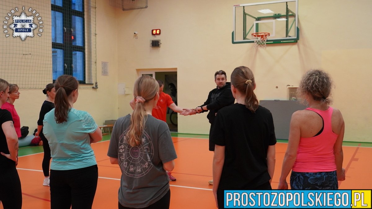 Kurs samoobrony dla kobiet w Opolu. Ruszyła XXI edycja zajęć organizowanych przez policję