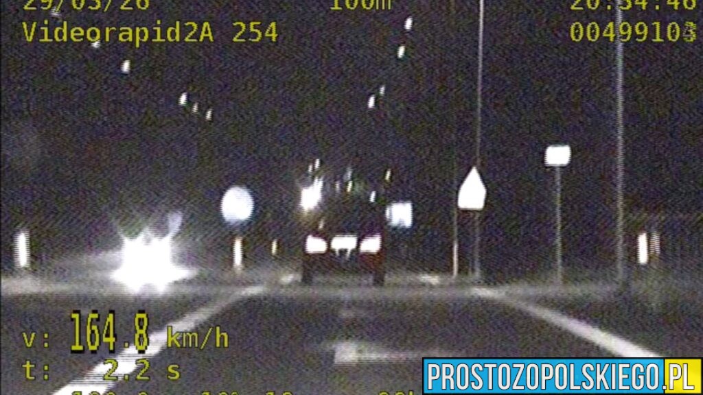 Piraci drogowi zatrzymani na DK45. Pędzili nawet 164 km/h w miejscu z ograniczeniem do 90
