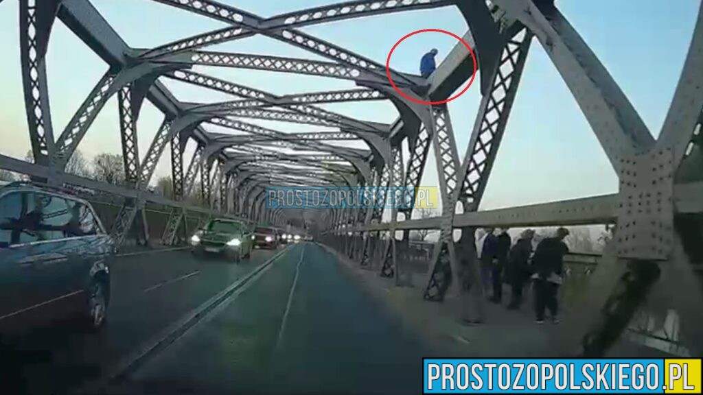 Niebezpieczna sytuacja na moście nad Odrą w Brzegu. Interweniowała policja