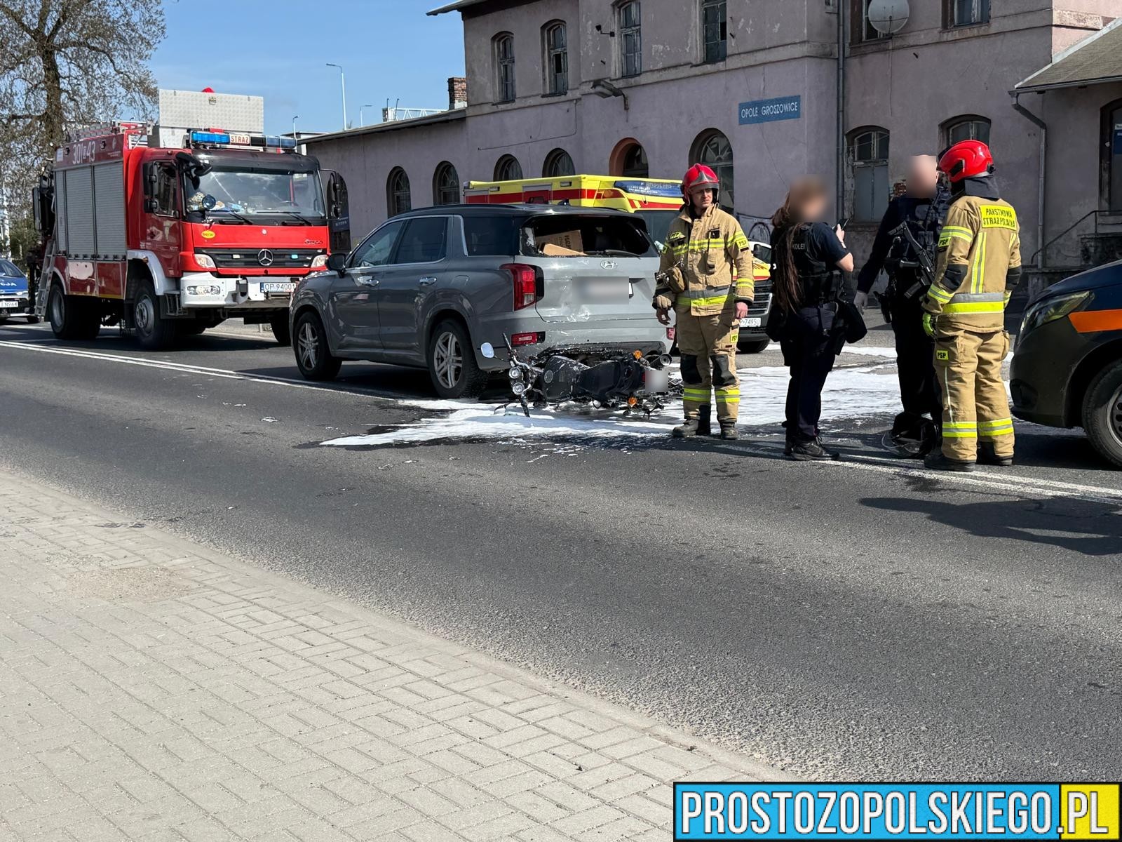 Wypadek na Popiełuszki w Opolu. Dwie osoby trafiły do szpitala