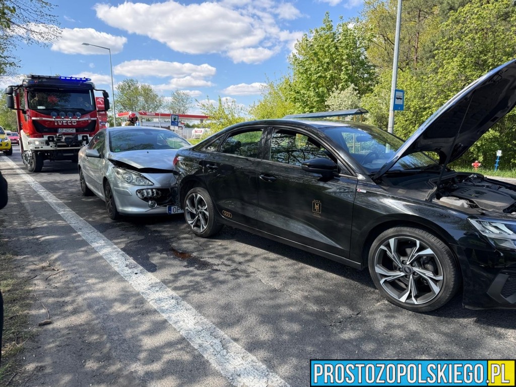 Kolizja na ul. Braci Kowalczyków w Opolu. Zderzenie peugeota i audi