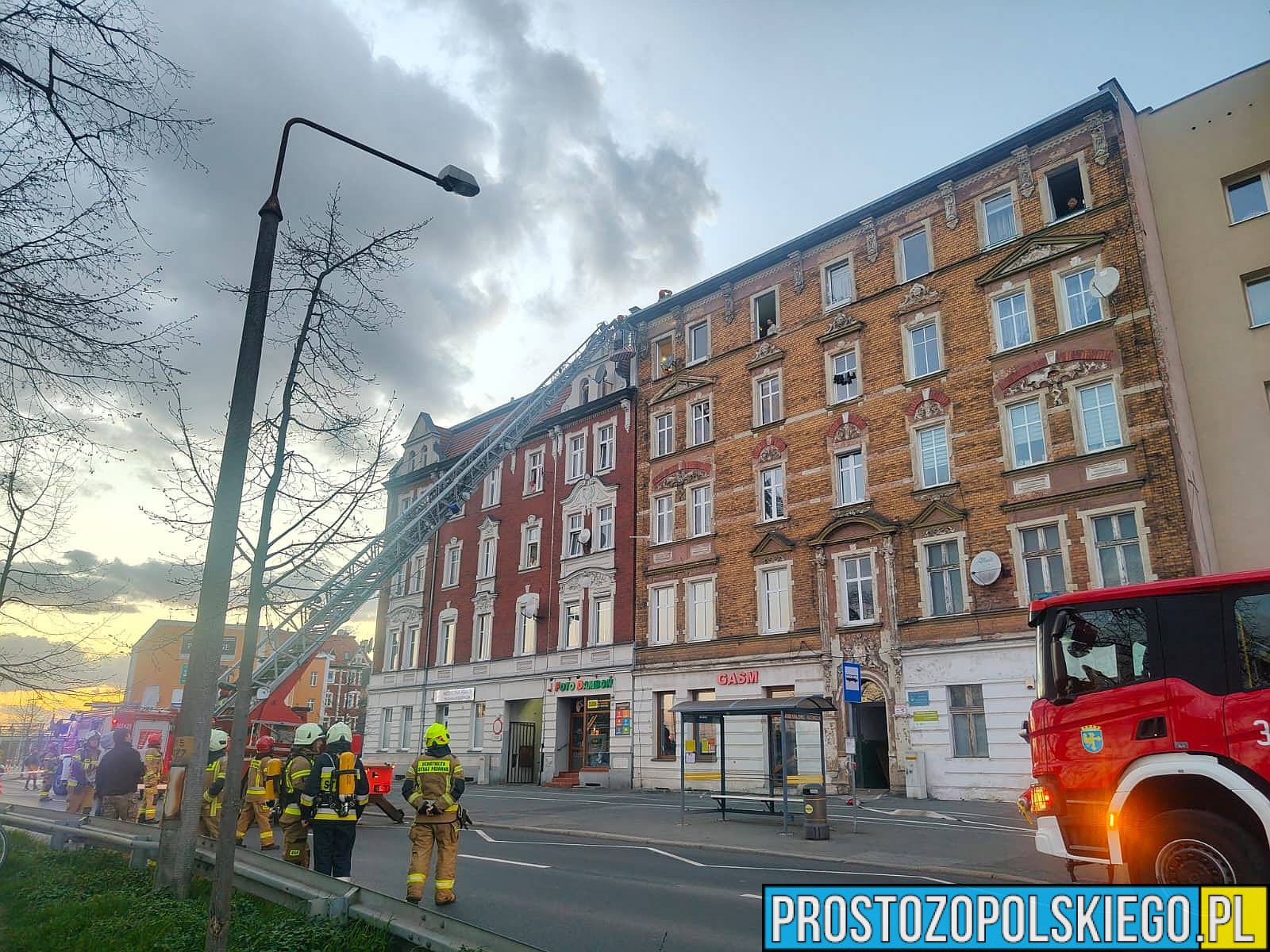 Groźny pożar przy ul. Armii Krajowej w Opolu. Interweniowało 6 zastępów