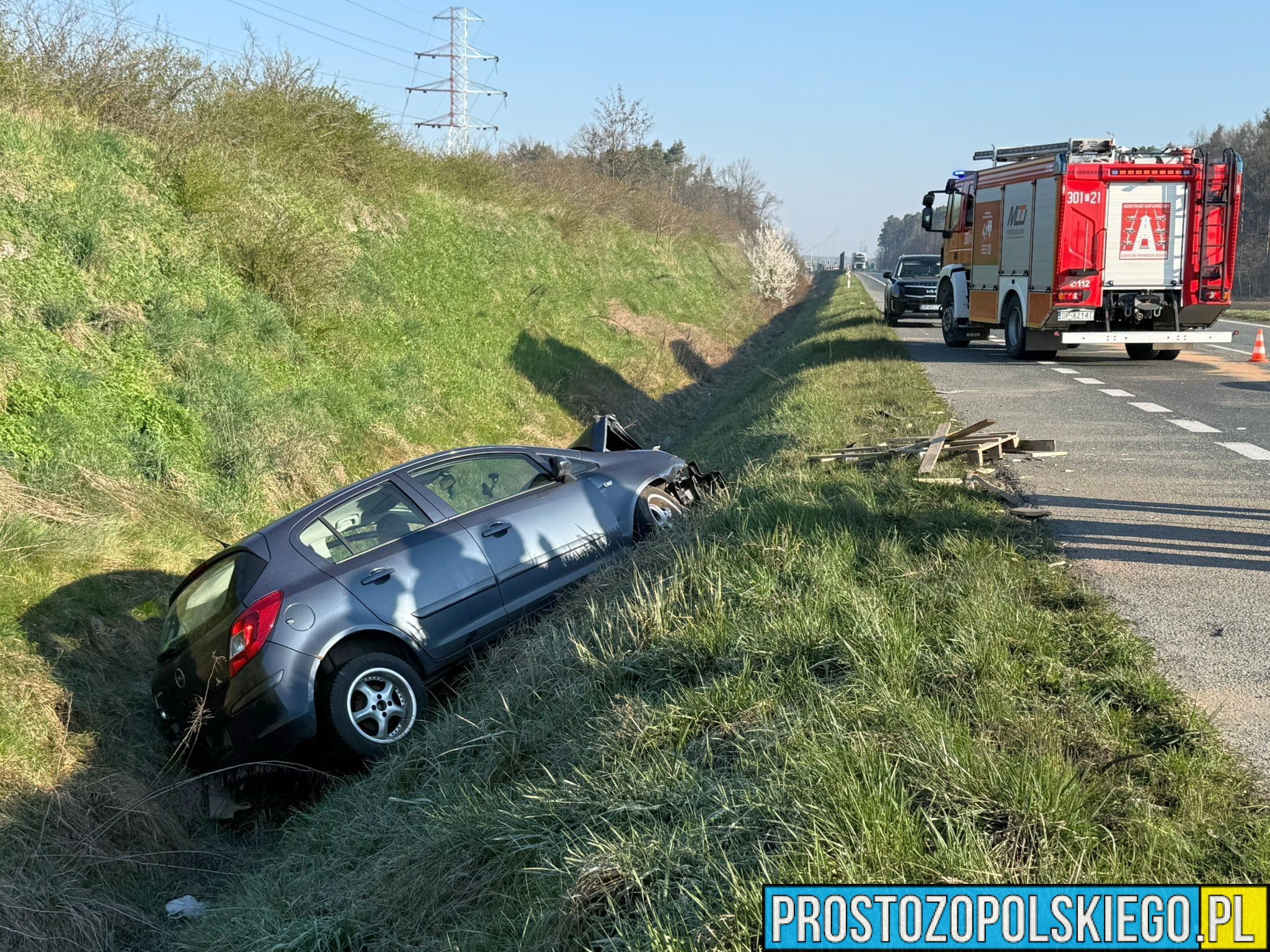 Wypadek na&nbsp;obwodnicy ronda Szczakiela w&nbsp;Opolu. Samochód wylądował w&nbsp;rowie, wśród poszkodowanych dziecko