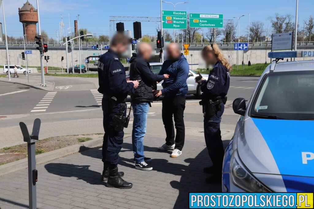 Alarm na&nbsp;kampusie Uniwersytetu Opolskiego. Zgłoszenie o&nbsp;mężczyźnie z&nbsp;nożem postawiło służby na&nbsp;nogi