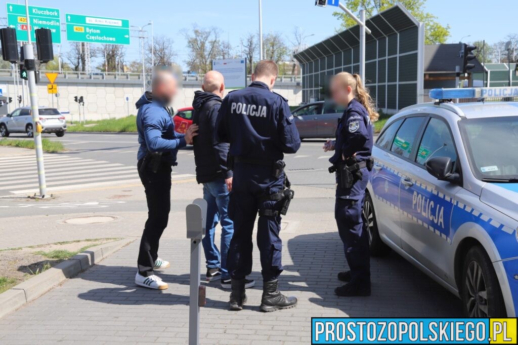 nożownik na&nbsp;kampusie, nożownik na&nbsp;akademikach w&nbsp;opolu, akademiki nożownik , mężczyzna z&nbsp;nożem na&nbsp;terenie uniwersytetu opolskiego, 