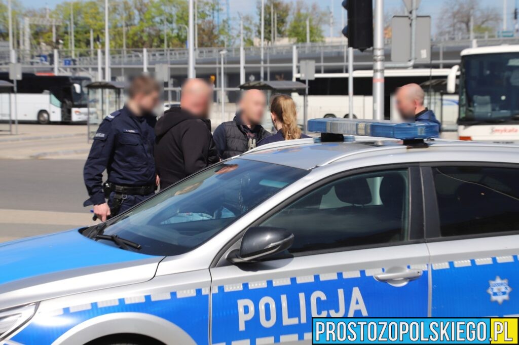 nożownik na&nbsp;kampusie, nożownik na&nbsp;akademikach w&nbsp;opolu, akademiki nożownik , mężczyzna z&nbsp;nożem na&nbsp;terenie uniwersytetu opolskiego, 