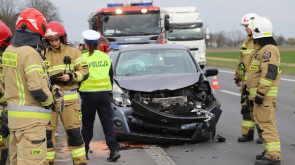 Niebezpieczna sytuacja na obwodnicy Opola. Kierująca renault wjechało w tył BMW. (WIDEO)