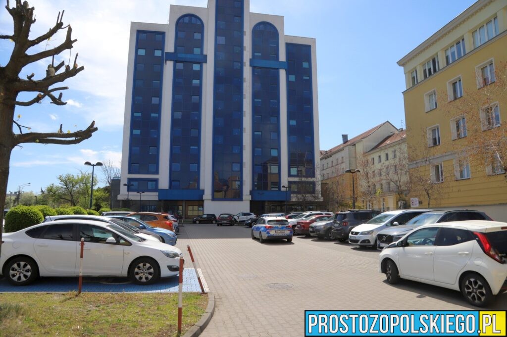 nożownik na&nbsp;kampusie, nożownik na&nbsp;akademikach w&nbsp;opolu, akademiki nożownik , mężczyzna z&nbsp;nożem na&nbsp;terenie uniwersytetu opolskiego, 