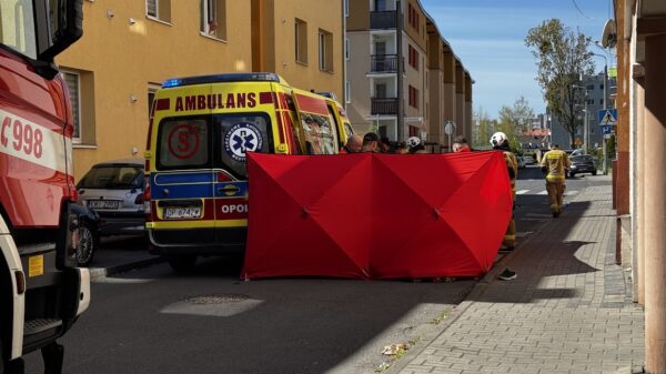 Nagłe zatrzymanie krążenia w Opolu. Świadek ruszył z pomocą na ul. Niedurnego