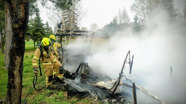 Pożar przyczepy kempingowej w Praszce. Na szczęście nikt nie ucierpiał