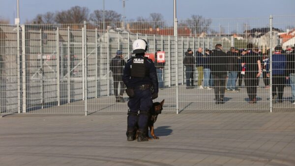 Opolscy policjanci zabezpieczali mecz piłkarski pomiędzy Odrą Opole a Polonią Bytom, który odbył się 26 kwietnia. Nad bezpieczeństwem