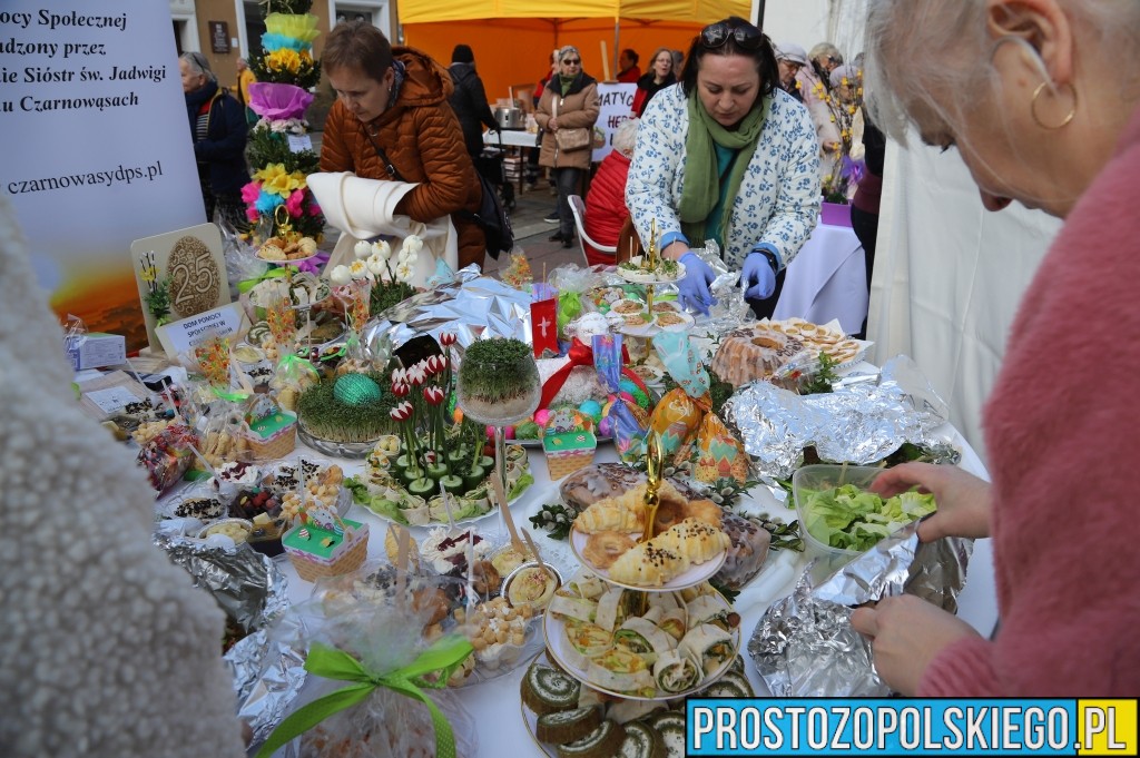 śniadanie wielkanocne w&nbsp;opolu, wielkanoc w&nbsp;opolu, śniadanie opole, wielkanoc na&nbsp;rynku w&nbsp;opolu, uroczyste śniadanie wielkanocne, wielkanoc na&nbsp;rynku w&nbsp;opolu,