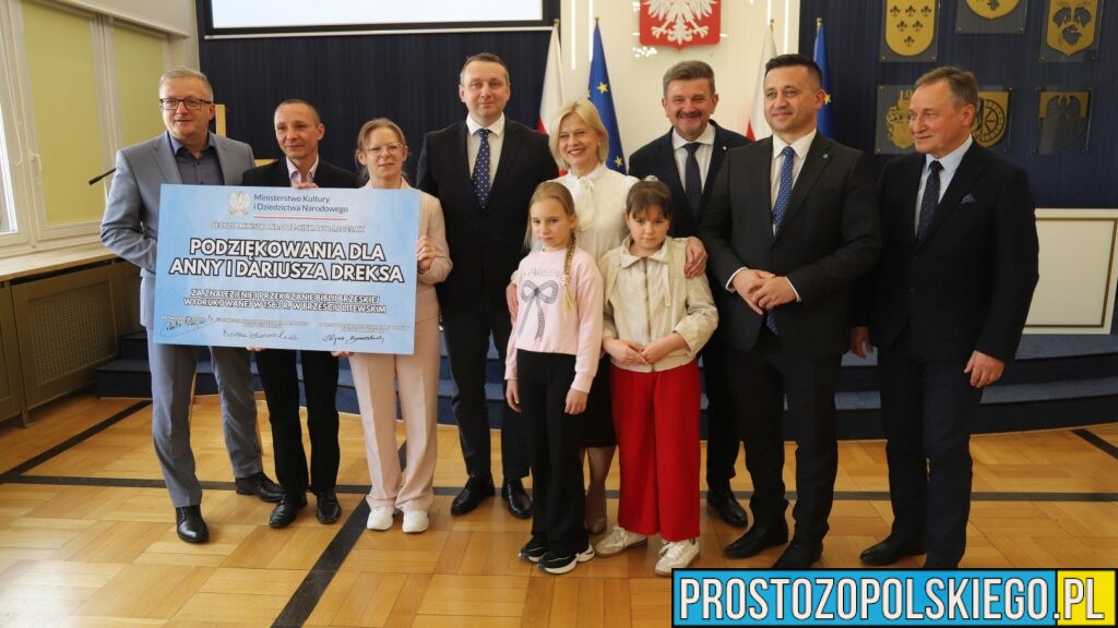 Znaleźli bezcenne starodruki na strychu. Odkrywcy Biblii Brzeskiej nagrodzeni
