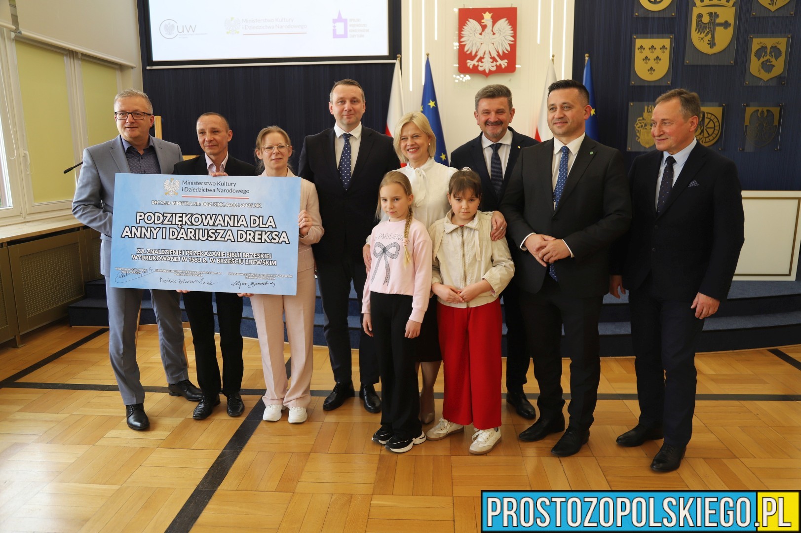 Znaleźli bezcenne starodruki na strychu. Odkrywcy Biblii Brzeskiej nagrodzeni