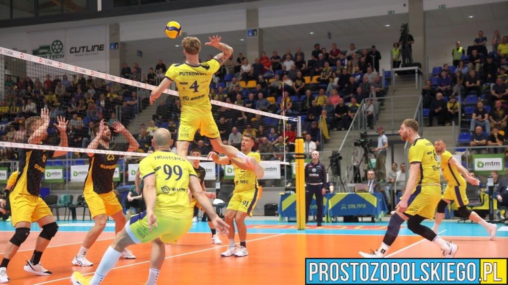 Stal Nysa kończy sezon zasadniczy na podium. Porażka z GKS Katowice na zakończenie