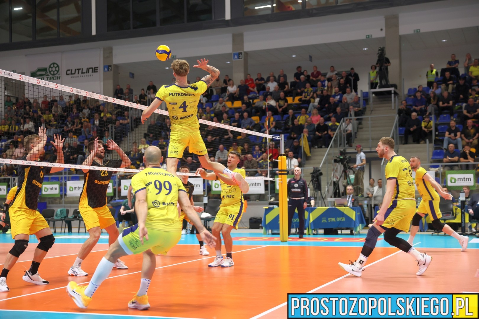 Stal Nysa kończy sezon zasadniczy na podium. Porażka z GKS Katowice na zakończenie