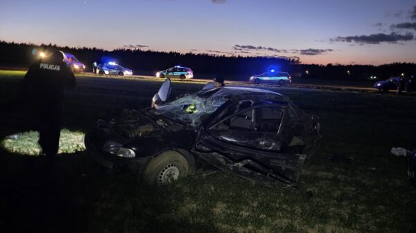 Pościg ulicami Strzelec Opolskich zakończony dachowaniem. 39-latek pijany i z dożywotnim zakazem kierowania