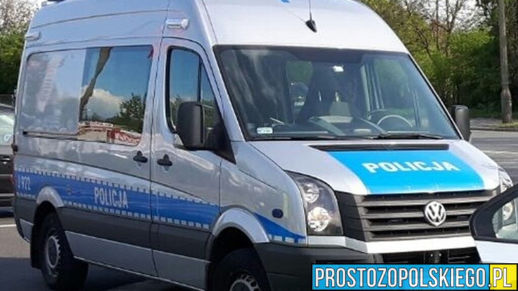 Jechał bez prawa jazdy i przekroczył prędkość. Odpowie przed sądem, mandat także dla żony