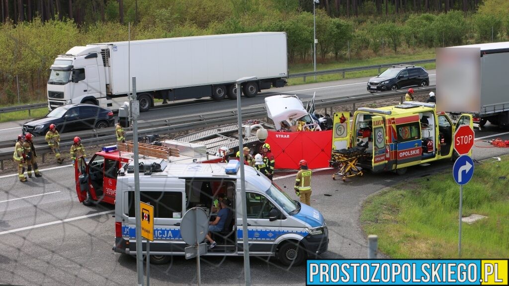 Tragiczny wypadek na A4 pod Opolem. Nie żyje pasażer lawety
