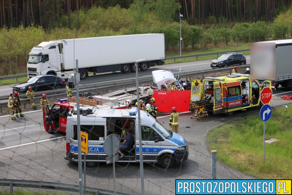 Tragiczny wypadek na A4 pod Opolem. Nie żyje pasażer lawety