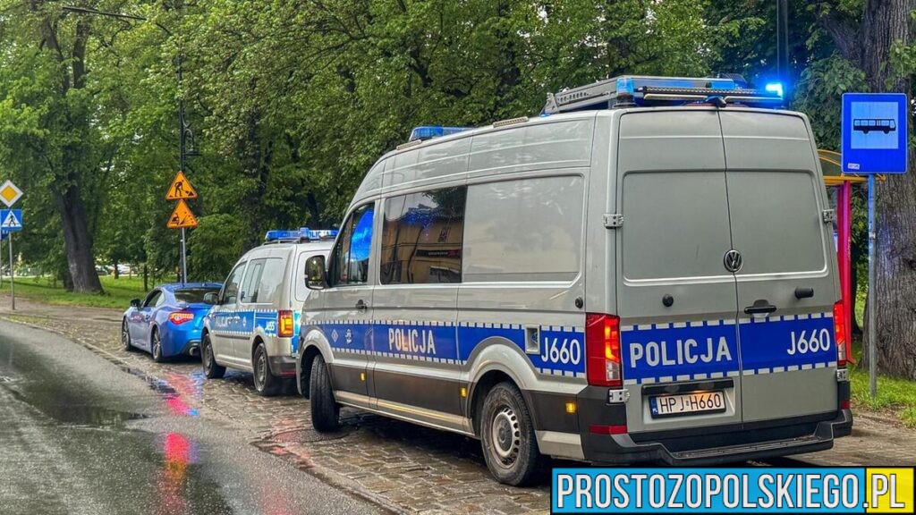 Driftował subaru na rondzie w Nysie. 22-latek stracił prawo jazdy