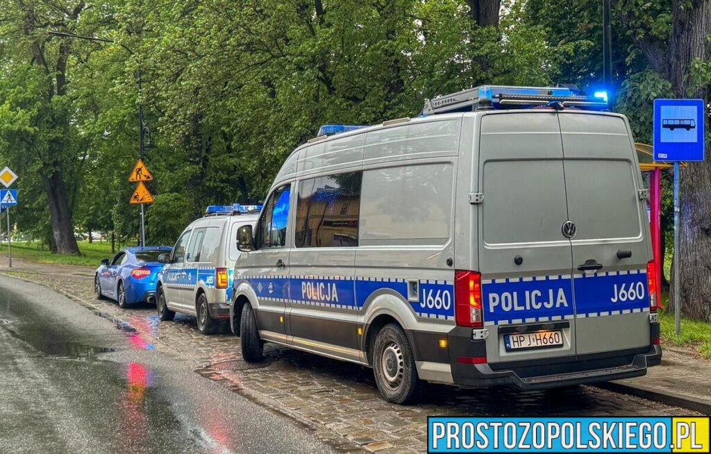 Driftował subaru na rondzie w Nysie. 22-latek stracił prawo jazdy