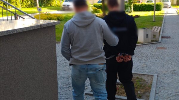Ukrywał się za granicą przed więzieniem.29-latek wpadł podczas spaceru po Brzegu