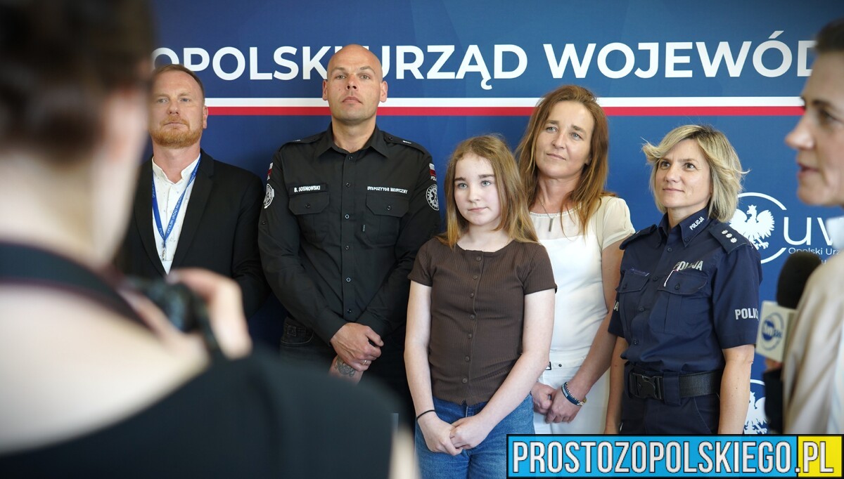 11-letnia Zuzia uratowała mamę. Wojewoda Opolska i Policja pogratulowali dziewczynce bohaterskiej postawy