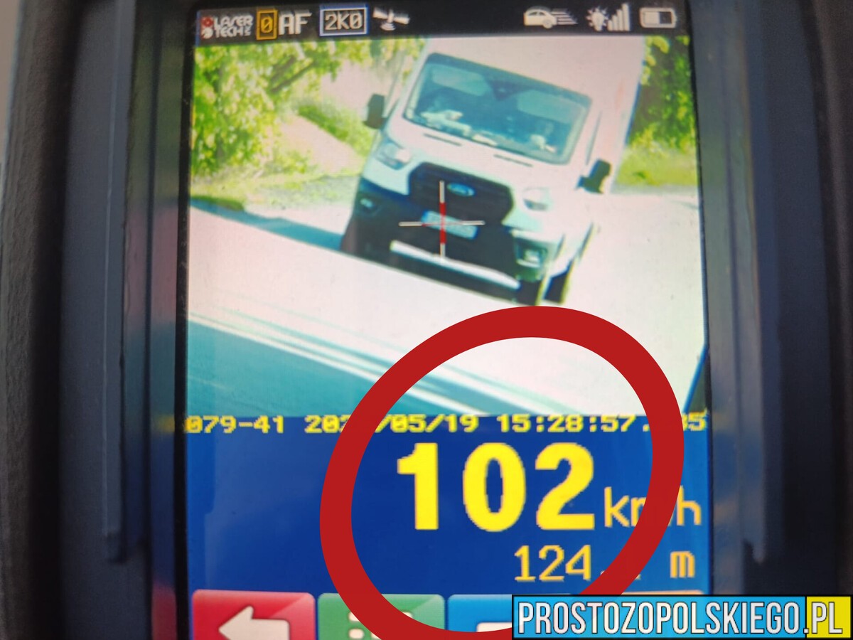 Dostawczym busem pędził ponad 100 km/h na „pięćdziesiątce”. Stracił prawo jazdy